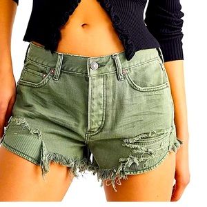 ✌🏼Loving Good Vibrations Cutoffs-Size 30 SAGE✌🏼